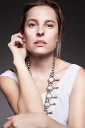 MV5BNzMwYTE1OWEtYjZlYS00MDJiLTljMjMtYjQ0NDMzNGYwMjZmXkEyXkFqcGdeQXVyMjU0MjIyMzg@._V1_